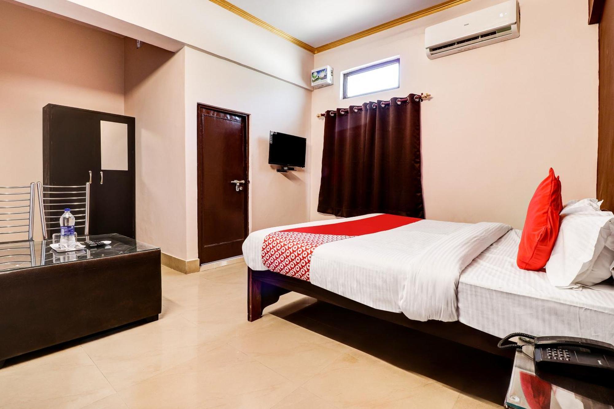 Hotel O Star City Hotel Ayodhya Екстериор снимка